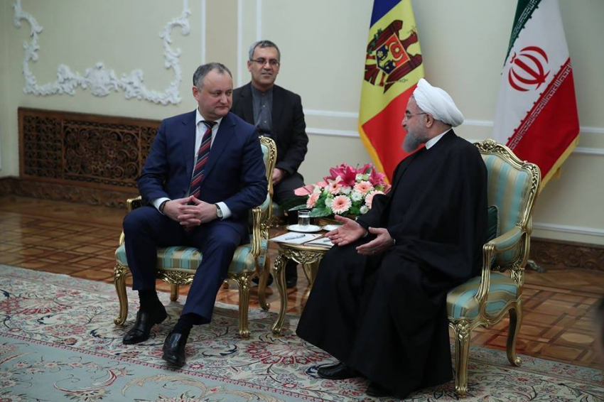 Додон настоял на том, чтобы крест вернулся на молдавский флаг в мусульманской стране