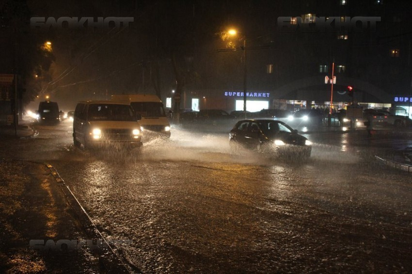 Ливень в Кишиневе затопил подвалы многих домов 