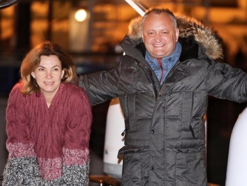 Ночная водная прогулка по «красивейшему городу мира» восхитила президента Молдовы с женой