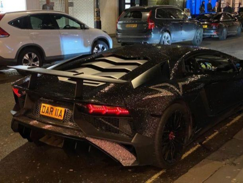 Гламурную уроженку Молдовы в Лондоне показал самый известный российский блогер