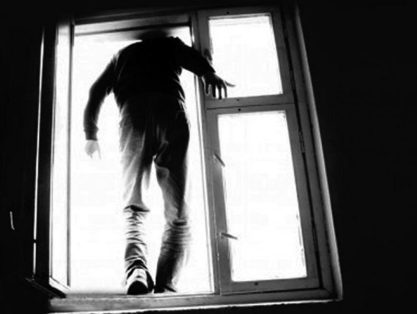 В Сороках одинокий 74-мужчина выбросился из окна восьмого этажа