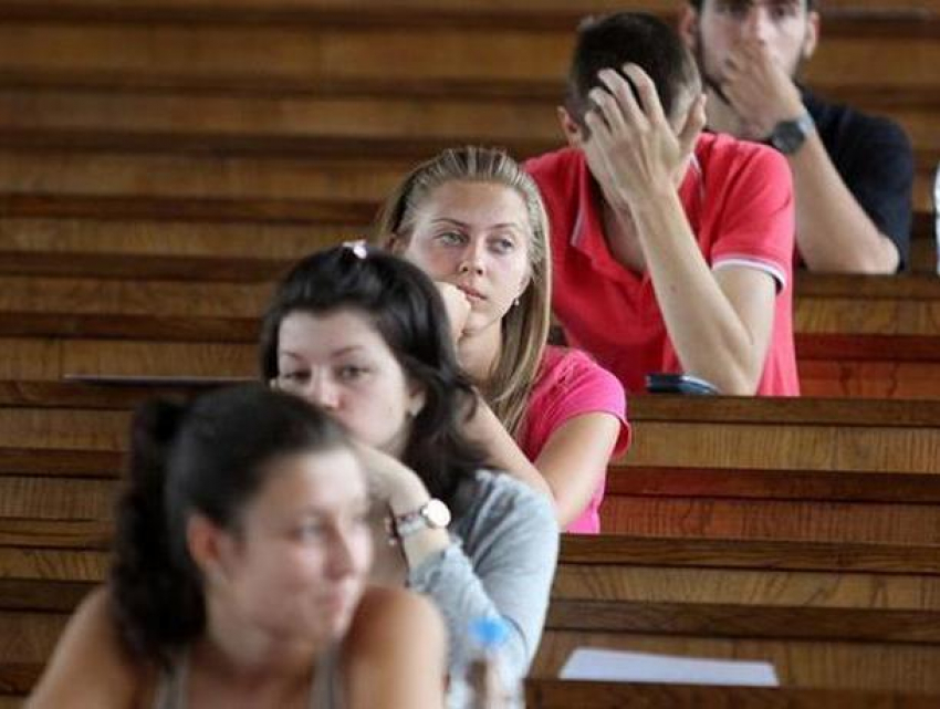 Значительное сокращение количества студентов пообещал Молдове Всемирный банк