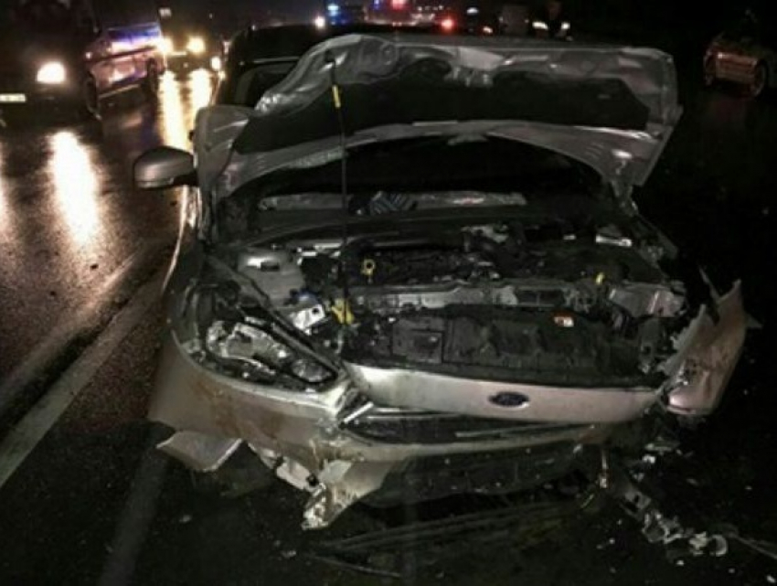 Молодой водитель и трое пассажиров пострадали в Орхее в столкновении Ford и Opel