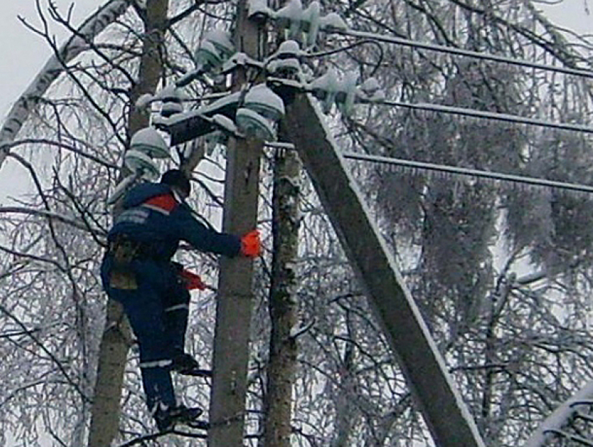 Снегопады в Молдове обернулись массовым отключением света и задержкой самолетов