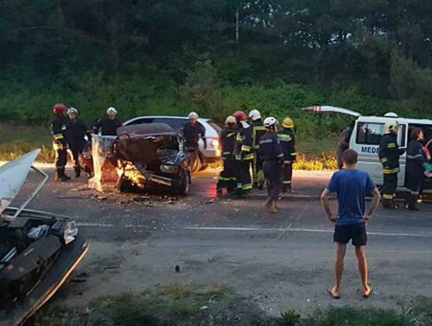 Два человека получили травмы в жуткой аварии по вине лихача на Volvo