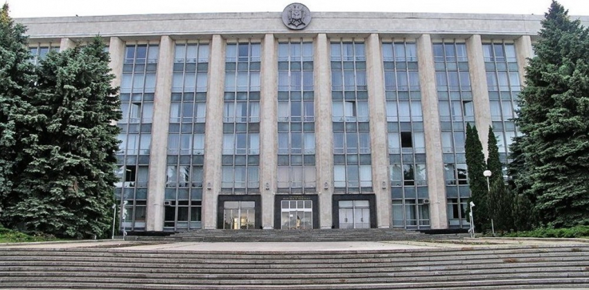 В здании правительства РМ проходят обыски