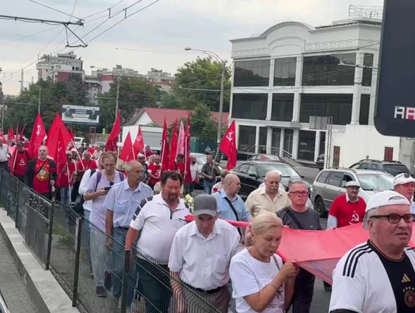 В Кишиневе почтили память освободителей: в столице прошло шествие к 82-й годовщине освобождения Молдовы