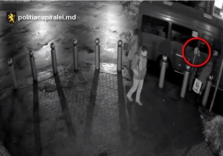 В столице ищут мужчину, обокравшего пассажирку маршрутки