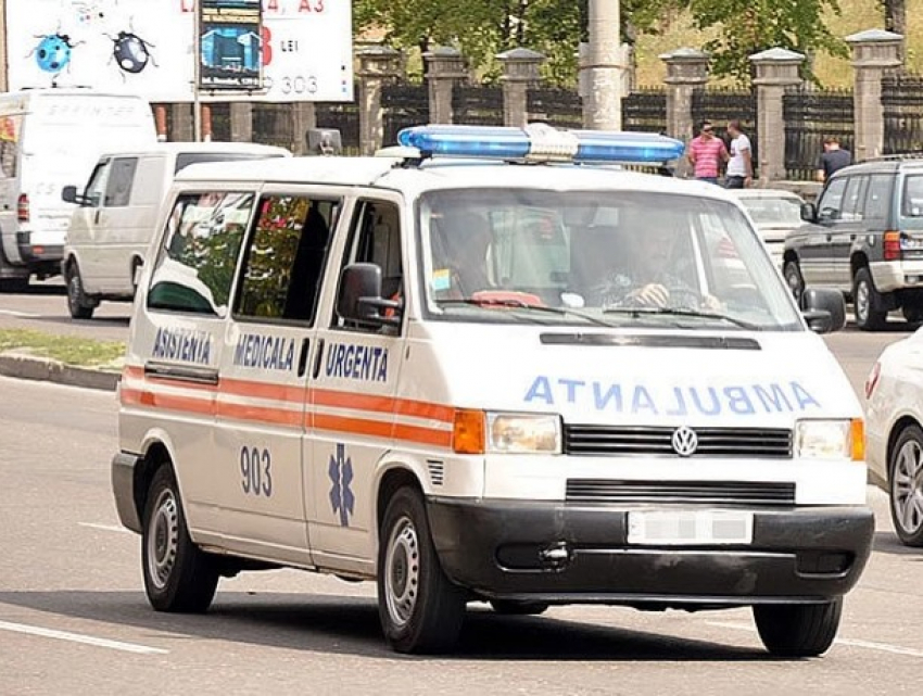 Соцсети: в Бельцах больница не приняла двух ковид-больных, один из которых неходячий