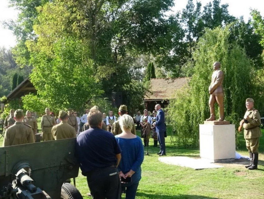 Памятник маршалу, освобождавшему Молдову, открыли в Словакии