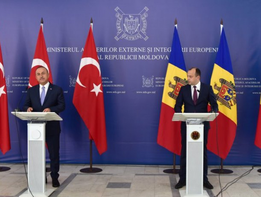 Министр иностранных дел Турции привез в Молдову новую партию гуманитарной помощи 