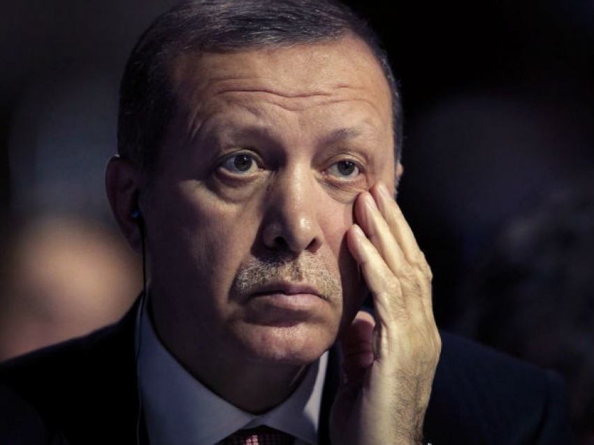 Эрдоган упал в обморок из-за «резкого дисбаланса сахара» во время праздничной молитвы