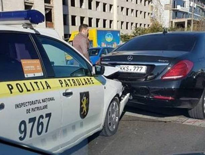 Патрульный автомобиль протаранил Mercedes в Кишиневе