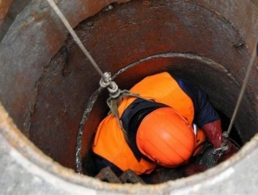 Мертвых мужчин обнаружил их начальник в канализационном колодце в Страшенах