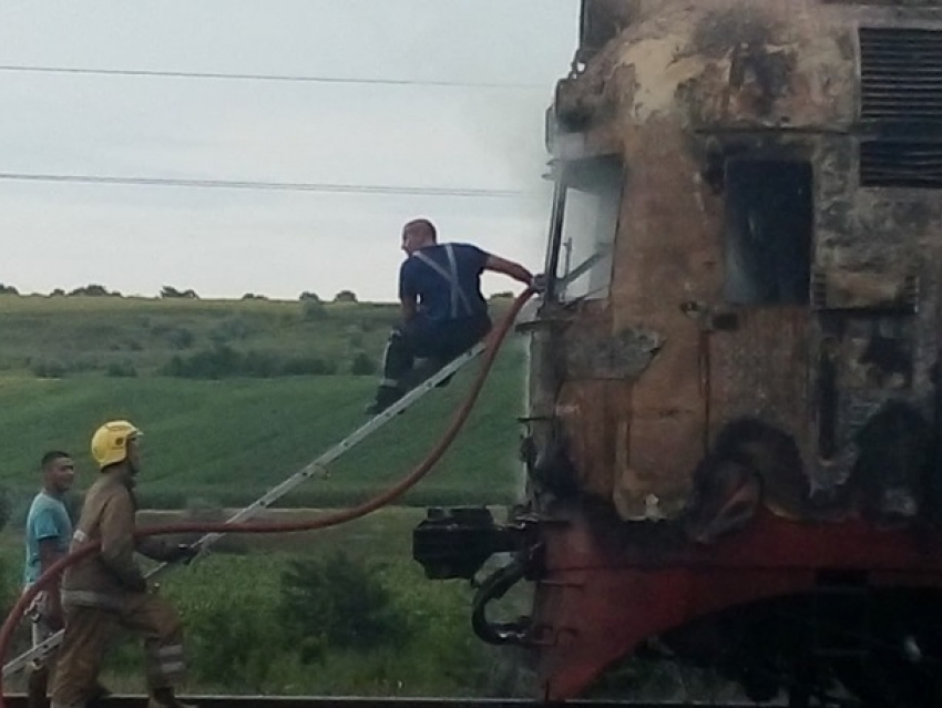 Срочно: В Фалештах загорелся пассажирский поезд