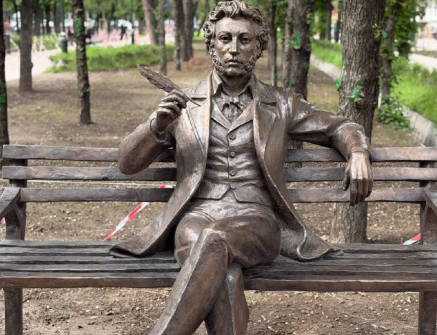Шагает Пушкин по планете