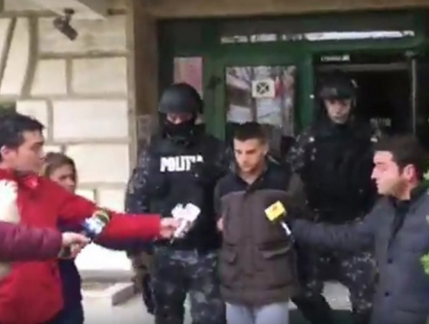 Двое несовершеннолетних румын убили водителя и тяжело ранили его жену