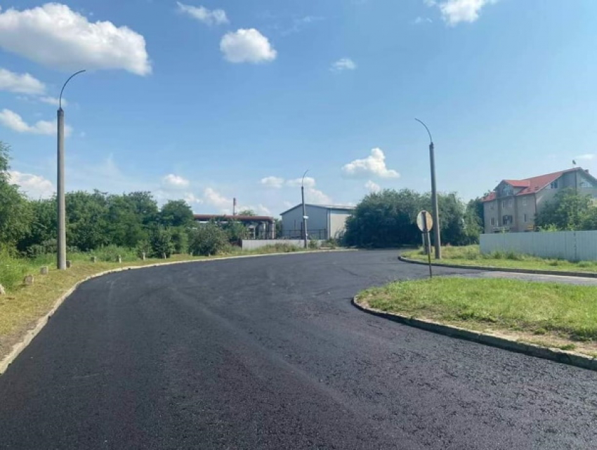 На одной из самых длинных улиц Кишинева ремонтируют дорогу