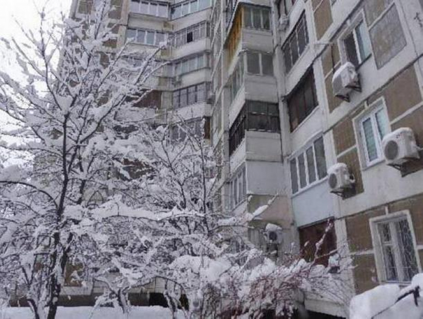 Украинец чудом выжил после прыжка с 7-го этажа, спасаясь от вооруженного соседа