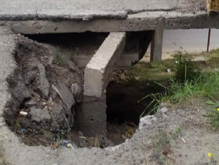 Разрушающийся мост на Мунчештах шокировал жителей Кишинева