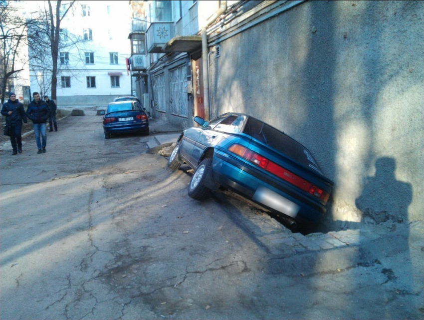 В Кишиневе водитель «припарковался» в подвал