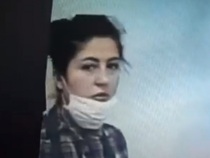 Полиция ищет молодую девушку, которая обчистила кассу магазина в Бельцах