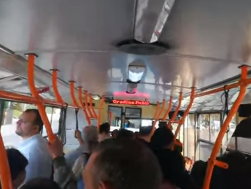 Общественный активист поругался с водителем троллейбуса из-за лампочек