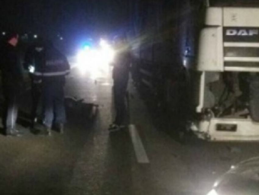 Украинец за рулем грузовика совершил смертельный наезд на мужчину под Оргеевом