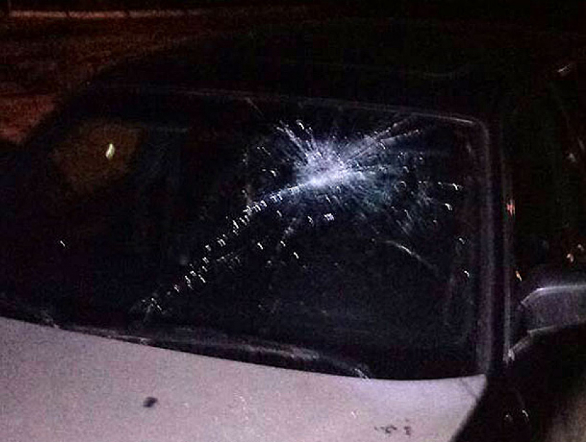 Обуреваемый пьяной яростью подросток покорежил припаркованные автомобили в Тирасполе