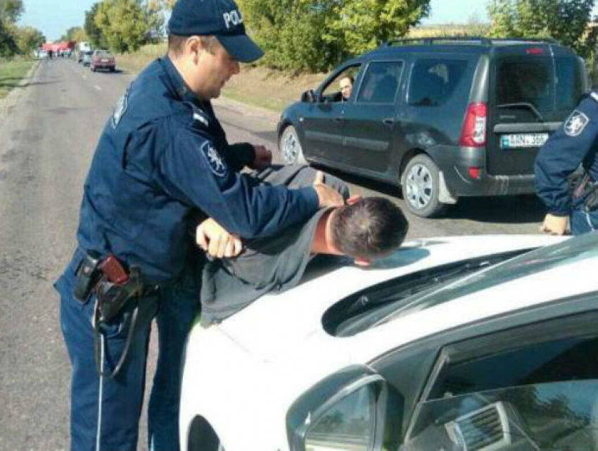 Пьяный водитель на BMW попытался оторваться от полицейских в районе Сынжерей 
