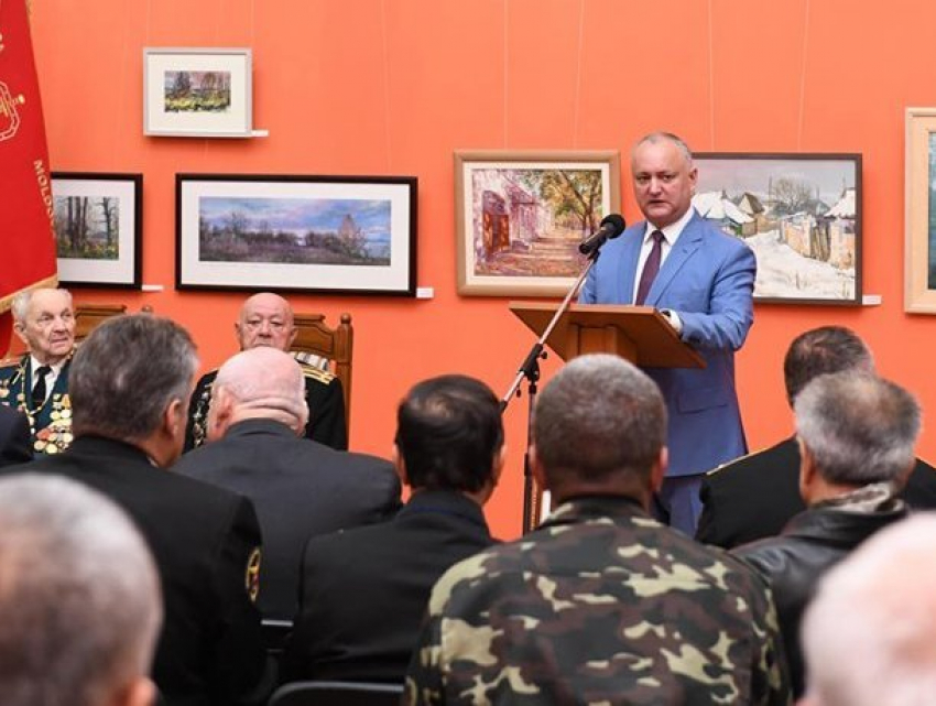 «Офицеры служат опорой нашего государства»: Игорь Додон поздравил Союз офицеров Молдовы с 20-летием