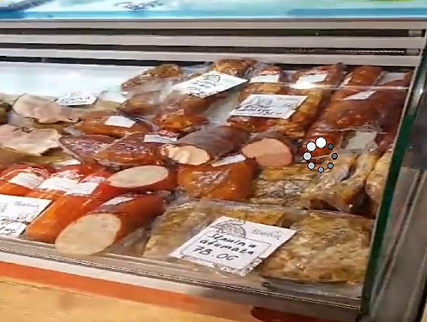 Просроченную колбасу без документов нашли в 13 торговых точках Кишинева