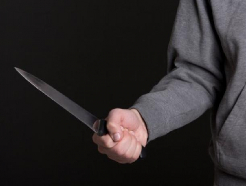 ЧП! Неадекватный вооруженный ножом мужчина проник в школу в Рыбнице и угрожал ученикам