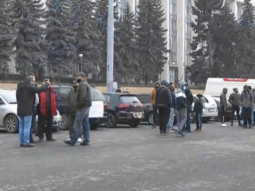 Десятки водителей сегодня протестовали против повышения цен на топливо