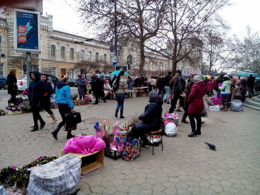 С приходом весны центр Кишинева превратился в рынок