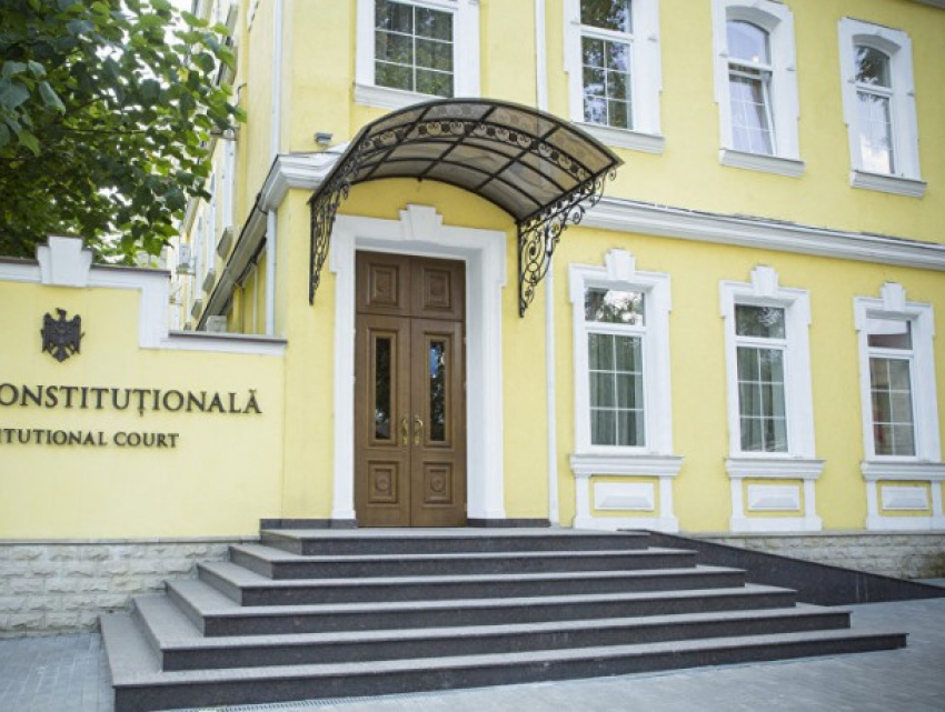 Конституционный суд скоро решит судьбу российских денег
