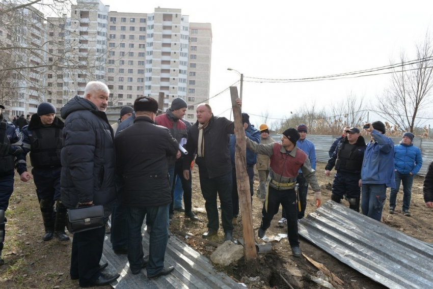 Конфликт застройщика и жильцов на Дога 32/2 рассмотрят в рамках специальной комиссии Мунсовета 