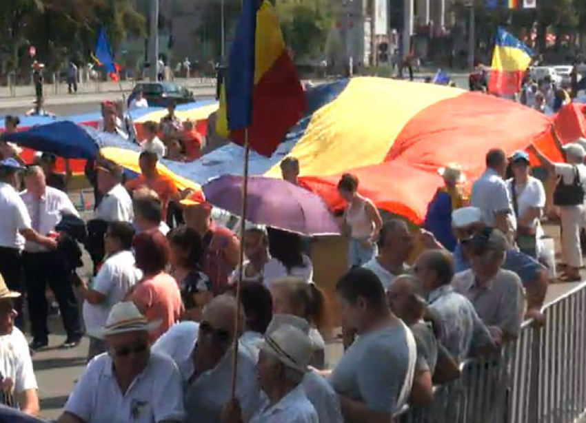 Унионисты опозорились на площади Великого национального собрания в Кишиневе