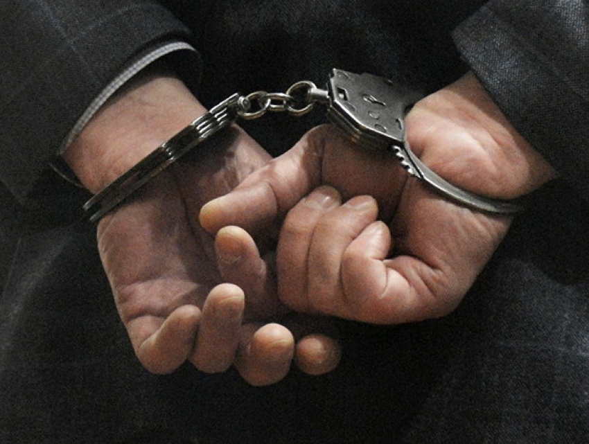 Кинули пенсионерку на 100 тыс. леев. В Кишиневе задержаны двое мужчин за онлайн-мошенничество с инвестициями