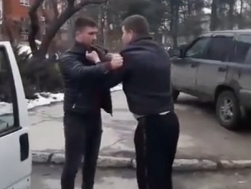 Безобразную драку автохама и водителя в Кишиневе сняли на видео 