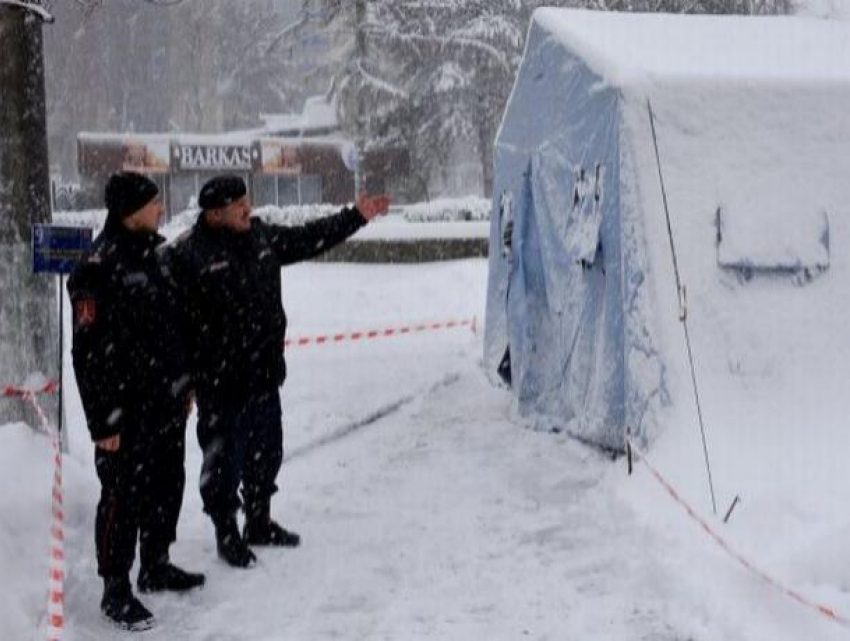 В центре Кишинёва полицейские устроили «снегоубежище» для замёрзших и обездоленных 