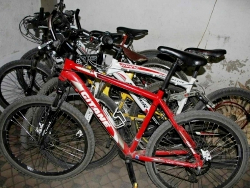 Похищения спортивных велосипедов у подъездов с их продажей за бесценок совершил рецидивист из Рышкан 