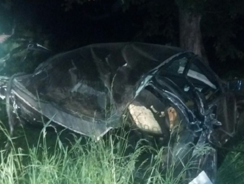 Водитель автомобиля погиб, а пассажиры получили тяжелые травмы в ДТП в Трушенах