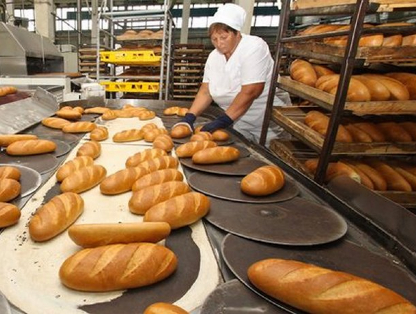 Эксперт посчитал рост заработной платы в Молдове в батонах хлеба