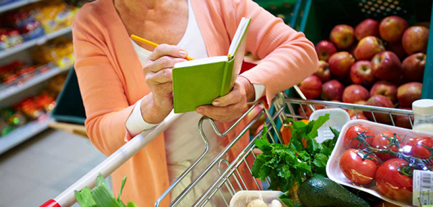 Специалисты рекомендуют тщательно выбирать продукты для праздничного стола