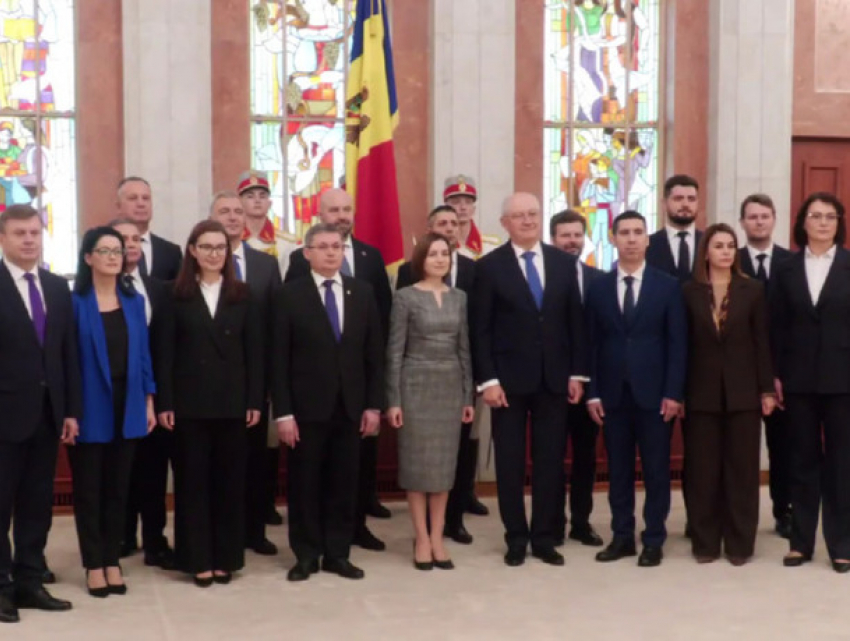 Новое правительство Молдовы принесло присягу и приступило к работе