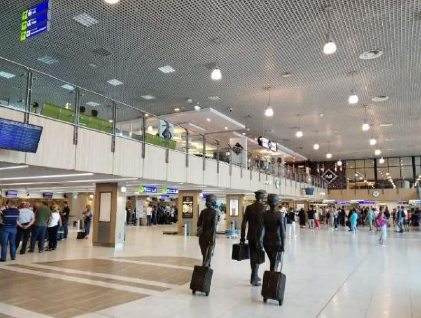 В Кишиневском аэропорту массово отменяются и задерживаются рейсы