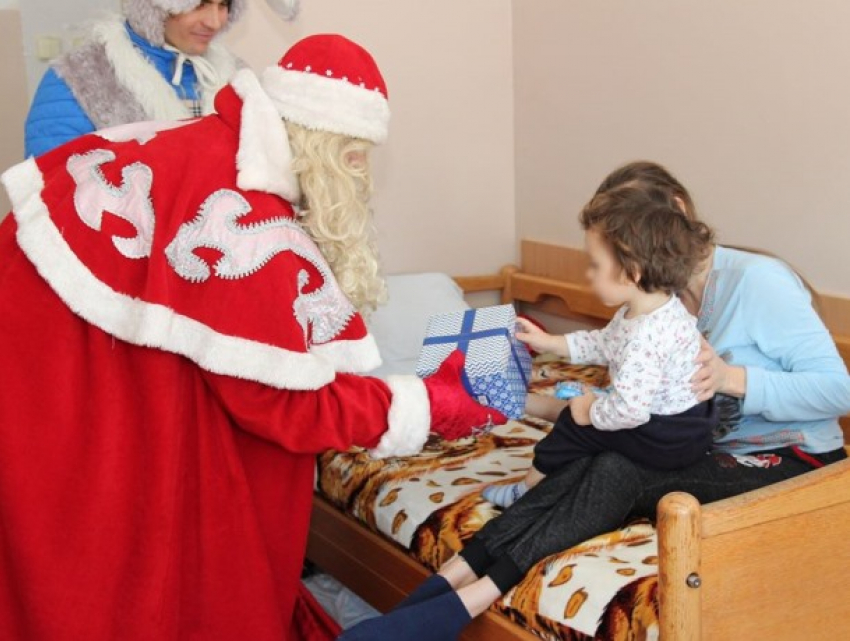 Заключенные устроили новогодний праздник для детей, лечащихся в столичной больнице