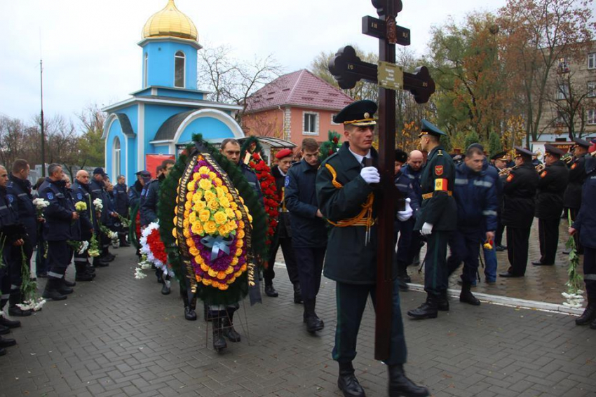 Погибшего пожарного с почестями похоронят в родном селе