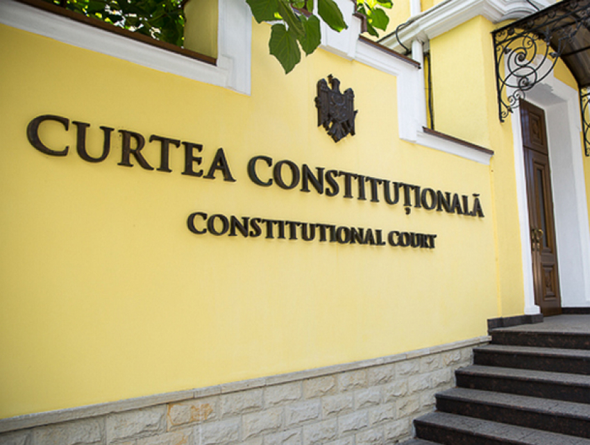 Конституционный суд не должен был принять к рассмотрению вопрос о ЧП – это не в его компетенции, - мнение 